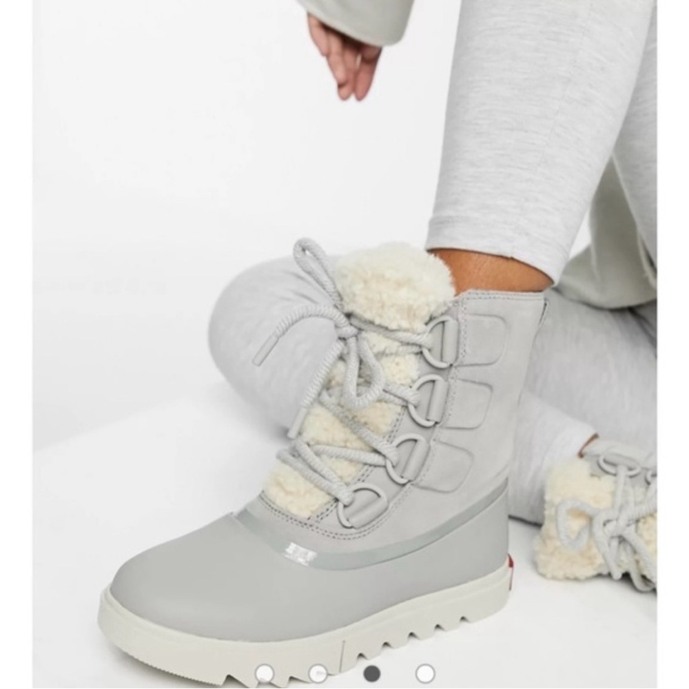 Sorel Women's Light Gray Winter Boots